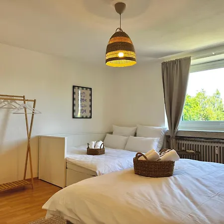 Apartment Hyggeliving - 90qm - Balkon - 55 Zoll Tv - Boxspringbetten - Kueche - Jette